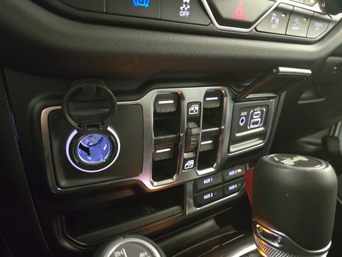 Used 2024 Jeep Wrangler High Altitude image 28