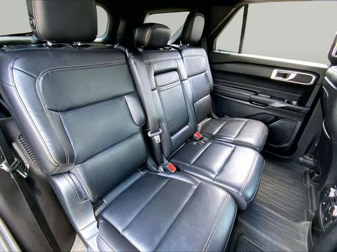 Used 2020 Ford Explorer XLT w/ Equipment Group 202A AWD/4WD image 20