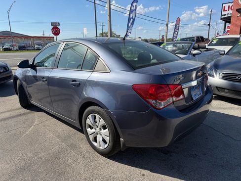 Used 2013 Chevrolet Cruze LS FWD image 6