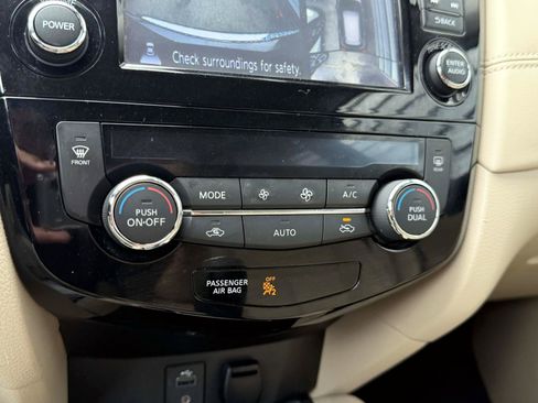 Used 2017 Nissan Rogue SL AWD/4WD image 29