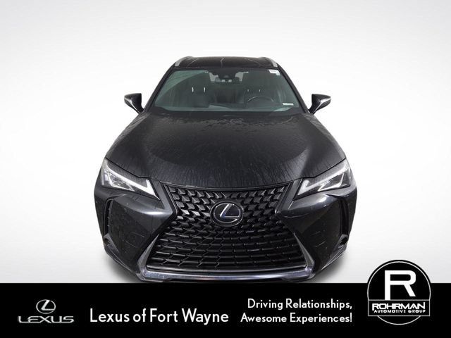Used 2022 Lexus UX 200 w/ Accessory Package (Z2) FWD image 3