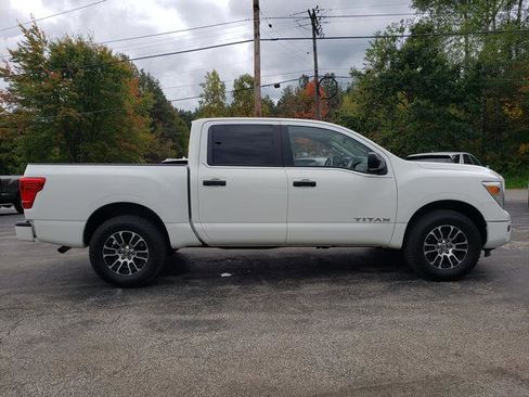 Used 2022 Nissan Titan SV image 8