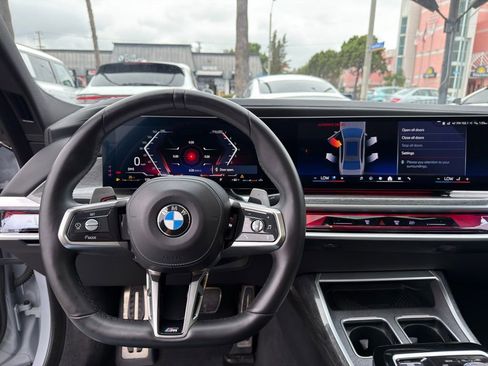 Used 2023 BMW 760i xDrive w/ Executive Package image 25
