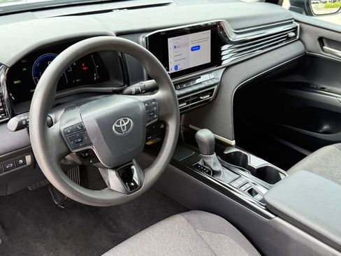 Used 2025 Toyota Camry LE image 9