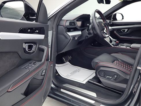 Used 2020 Lamborghini Urus image 43