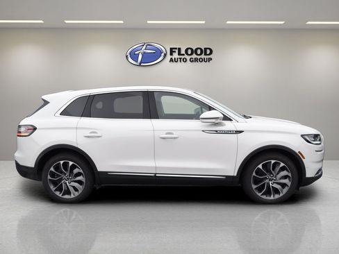 Used 2022 Lincoln Nautilus Reserve w/ Equipment Group 201A image 3