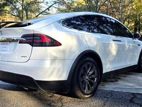 Used 2018 Tesla Model X 75D image 20