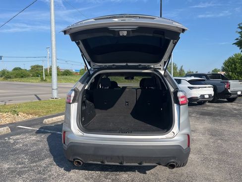 Used 2019 Ford Edge SE FWD image 11