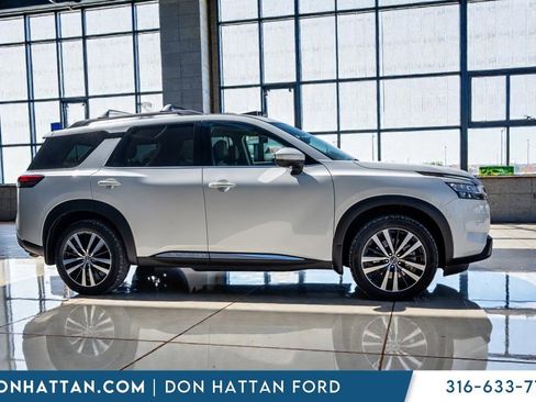 Used 2024 Nissan Pathfinder Platinum AWD/4WD image 37