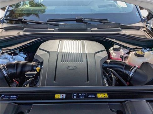 New 2025 Land Rover Range Rover SE image 17