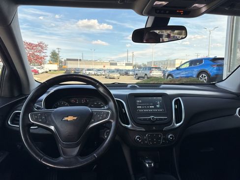 Used 2018 Chevrolet Equinox LT image 2