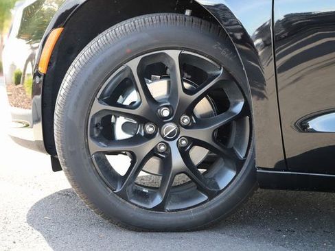 New 2026 Chrysler Pacifica Limited w/ S Appearance Package image 2