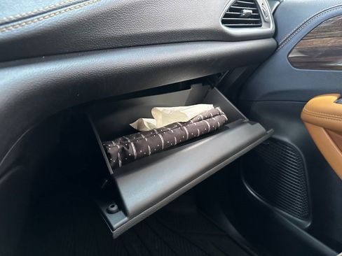 Certified 2021 Chrysler Pacifica Pinnacle image 36