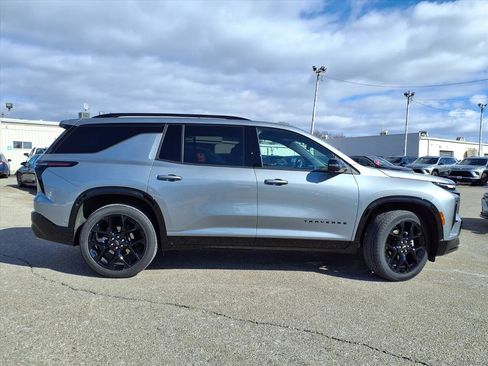 Used 2024 Chevrolet Traverse RS w/ LPO, Floor Liner Package image 38