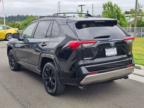 Used 2022 Toyota RAV4 SE w/ SE Grade Weather Package AWD/4WD image 3
