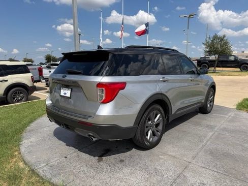 Used 2023 Ford Explorer XLT w/ Equipment Group 202A RWD image 7