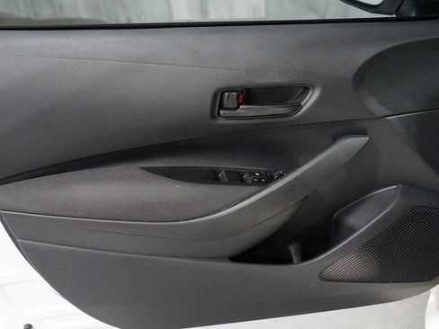 Used 2025 Toyota Corolla LE FWD image 27