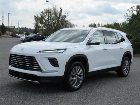 Used 2025 Buick Enclave Preferred image 3