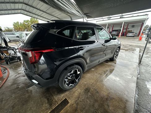 Certified 2024 Kia Seltos EX image 22