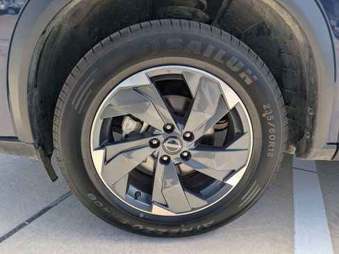 Used 2024 Nissan Rogue SV FWD image 23
