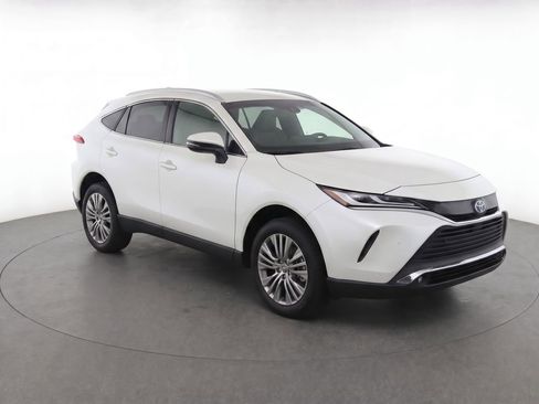 Used 2024 Toyota Venza XLE AWD/4WD image 2