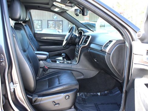 Used 2014 Jeep Grand Cherokee Limited w/ Luxury Group II image 17