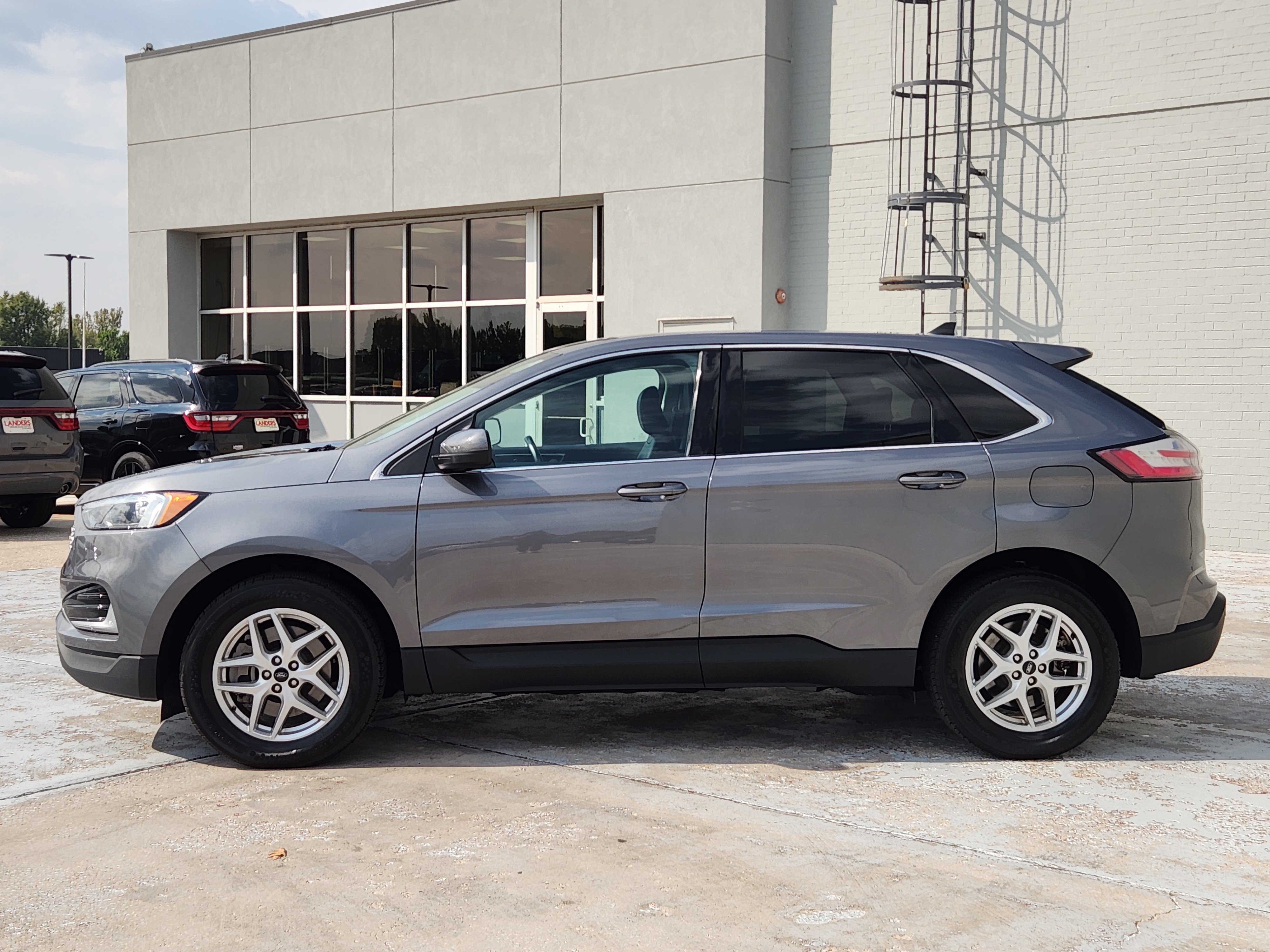 Used 2024 Ford Edge SEL AWD/4WD image 5