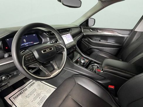 Used 2023 Jeep Grand Cherokee Limited w/ Black Appearance Package RWD image 18