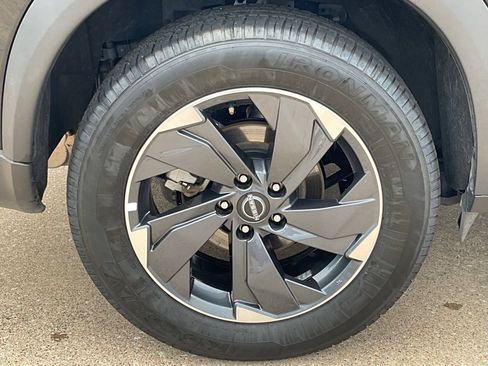 Used 2025 Nissan Rogue SV FWD image 7