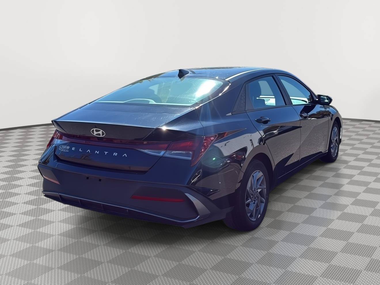 Certified 2024 Hyundai Elantra SEL FWD image 5