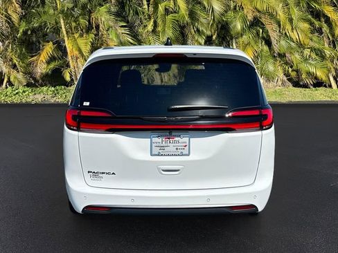 New 2026 Chrysler Pacifica Select FWD image 4