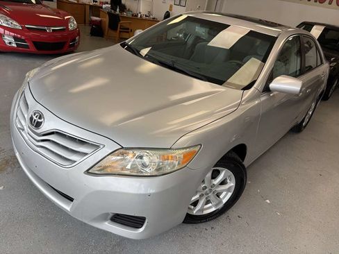Used 2011 Toyota Camry LE w/ LE Extra-Value Pkg FWD image 8