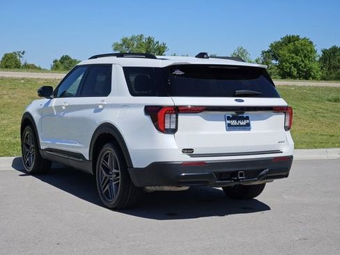Used 2025 Ford Explorer ST-Line w/ ST-Line Street Pack AWD/4WD image 5