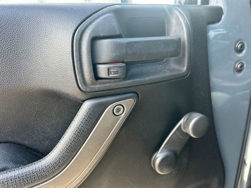 Used 2015 Jeep Wrangler Unlimited Sport w/ Connectivity Group image 13