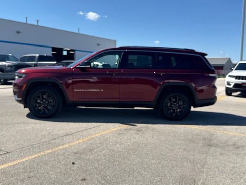 Used 2023 Jeep Grand Cherokee L Limited w/ Luxury Tech Group II AWD/4WD image 35