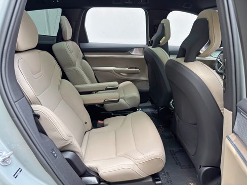 Used 2025 Volvo EX90 Ultra AWD/4WD image 39