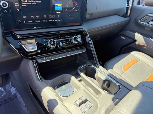 Used 2025 GMC Sierra 2500 AT4 w/ AT4 Premium Plus Package AWD/4WD image 13