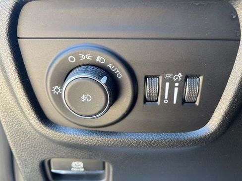 Used 2025 Jeep Grand Cherokee Limited AWD/4WD image 21