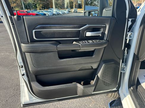 Used 2024 RAM 3500 Big Horn image 15