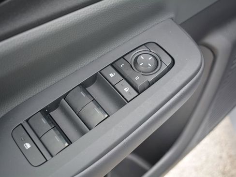 Used 2023 Toyota Prius LE AWD/4WD image 8