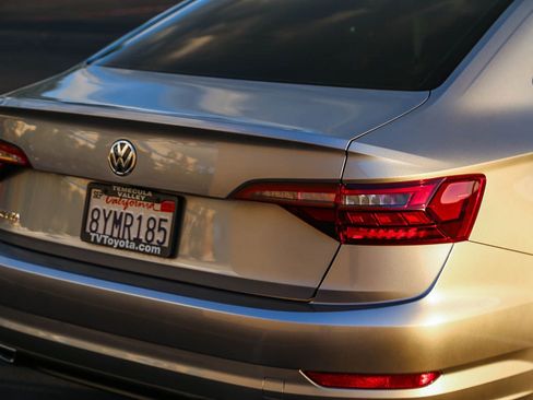 Used 2021 Volkswagen Jetta R-Line image 8