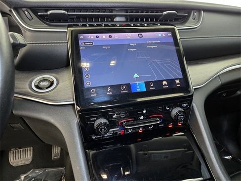 Used 2022 Jeep Grand Cherokee Limited image 21