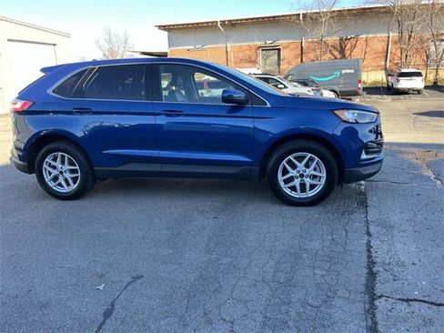 Used 2023 Ford Edge SEL image 2