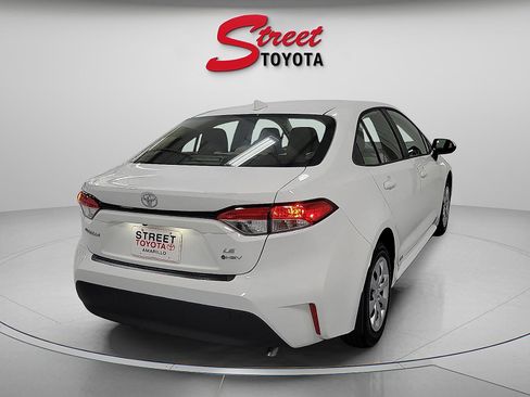 Certified 2026 Toyota Corolla LE AWD/4WD image 4