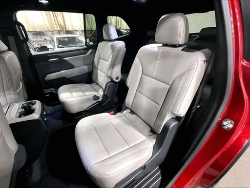 Used 2026 GMC Acadia Elevation w/ Elevation Premium Package image 21