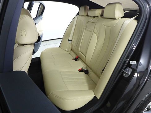 Certified 2023 BMW 530i w/ Premium Package RWD image 21