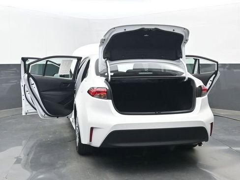 Used 2025 Toyota Corolla LE w/ Convenience Package image 33