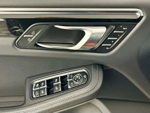 Used 2024 Porsche Macan image 19