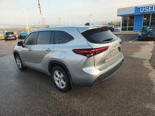 Used 2023 Toyota Highlander LE FWD image 13