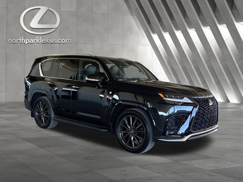 Certified 2025 Lexus LX 700h F Sport image 5